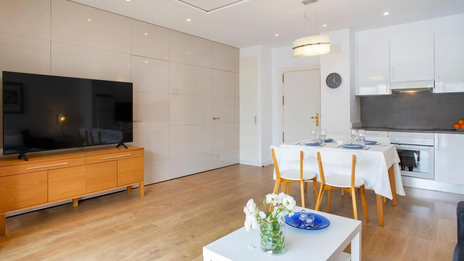 Unbeatable Location Fuengirola - 1 Step Away From Everything 0*,  España