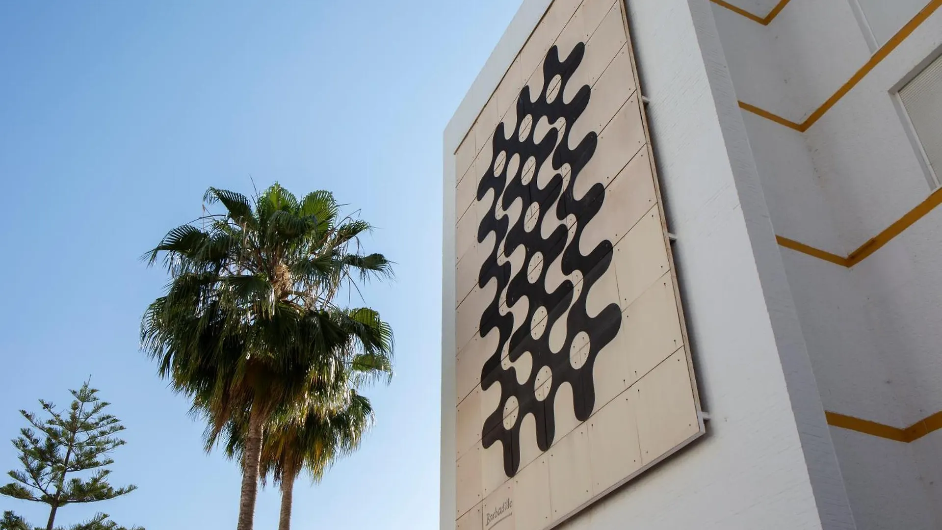 Unbeatable Location Fuengirola - 1 Step Away From Everything 0*,  España